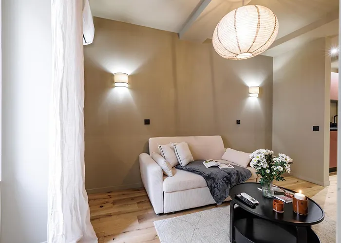 Wonderful Close To Garibaldi - Aircon Apartment